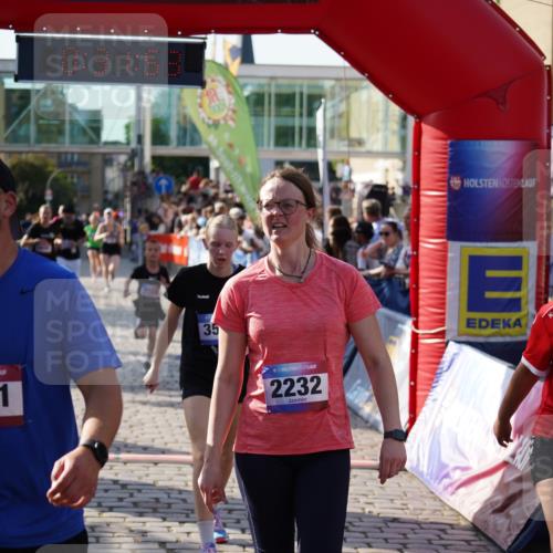 13.06.2025 - Holstenköstenlauf Felixshl http://msf.ph/oto/7932465 13.06.2025 18:01:54 Laufen 2005, 2068, 2231, 2232, 2238, 2252, 2279, 2856, 2920, 3121, 3579, 3618, 3726, 3800, 3900 meine-sportfotos.de