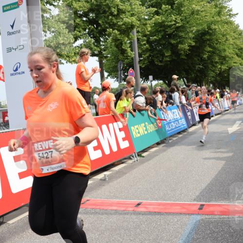 15.06.2025 - REWE Women's Run Strokosch-Dieckow http://msf.ph/oto/7932661 15.06.2025 11:04:13 Ziel 5229, 5277, 5294, 5417, 5427, 5524 meine-sportfotos.de
