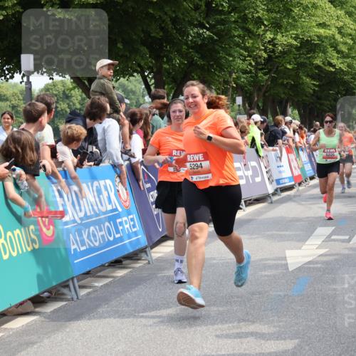 15.06.2025 - REWE Women's Run Strokosch-Dieckow http://msf.ph/oto/7932671 15.06.2025 11:04:17 Ziel 5076, 5226, 5229, 5277, 5294, 5427, 5448, 5524 meine-sportfotos.de