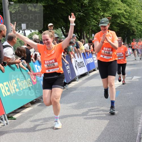 15.06.2025 - REWE Women's Run Strokosch-Dieckow http://msf.ph/oto/7932712 15.06.2025 11:04:23 Ziel 5007, 5076, 5226, 5229, 5294, 5448 meine-sportfotos.de