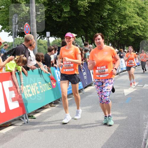 15.06.2025 - REWE Women's Run Strokosch-Dieckow http://msf.ph/oto/7932748 15.06.2025 11:04:32 Ziel 5007, 5018, 5268, 5502, 5550, 5595, 5681 meine-sportfotos.de