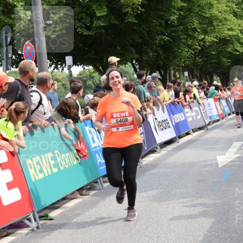 15.06.2025 - REWE Women's Run Strokosch-Dieckow http://msf.ph/oto/7932858 15.06.2025 11:04:55 Ziel 5020, 5021, 5023, 5408, 5458, 5459 meine-sportfotos.de