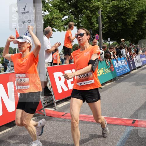 15.06.2025 - REWE Women's Run Strokosch-Dieckow http://msf.ph/oto/7932953 15.06.2025 11:05:12 Ziel 5116, 5183, 5184, 5202, 5301, 5346, 5596, 5639 meine-sportfotos.de