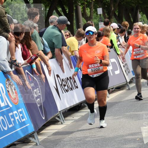 15.06.2025 - REWE Women's Run Strokosch-Dieckow http://msf.ph/oto/7932957 15.06.2025 11:05:14 Ziel 5116, 5183, 5184, 5202, 5301, 5321, 5346, 5347, 5596, 5639 meine-sportfotos.de