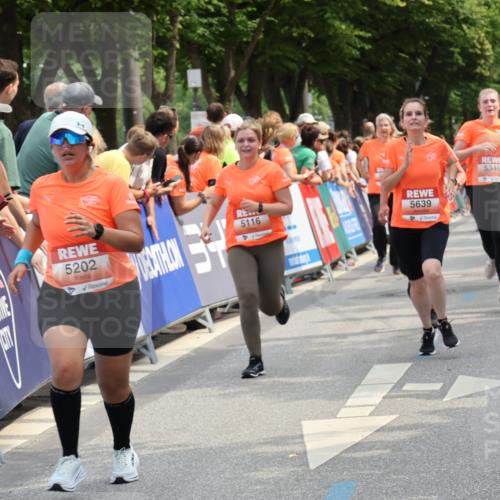 15.06.2025 - REWE Women's Run Strokosch-Dieckow http://msf.ph/oto/7932962 15.06.2025 11:05:15 Ziel 5116, 5183, 5184, 5202, 5301, 5321, 5346, 5347, 5596, 5639 meine-sportfotos.de