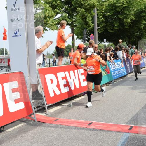 15.06.2025 - REWE Women's Run Strokosch-Dieckow http://msf.ph/oto/7932974 15.06.2025 11:05:16 Ziel 5116, 5183, 5184, 5202, 5224, 5301, 5321, 5346, 5347, 5596, 5639 meine-sportfotos.de