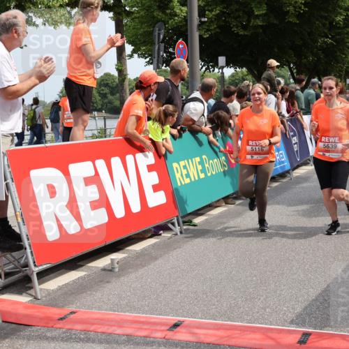 15.06.2025 - REWE Women's Run Strokosch-Dieckow http://msf.ph/oto/7932986 15.06.2025 11:05:17 Ziel 5116, 5183, 5184, 5202, 5224, 5301, 5321, 5346, 5347, 5639 meine-sportfotos.de