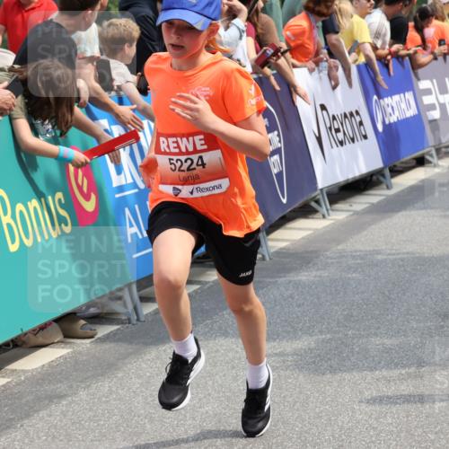 15.06.2025 - REWE Women's Run Strokosch-Dieckow http://msf.ph/oto/7933021 15.06.2025 11:05:22 Ziel 5116, 5202, 5223, 5224, 5321, 5346, 5347, 5401, 5518, 5557, 5639, 5646, 5690 meine-sportfotos.de