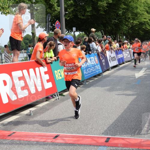 15.06.2025 - REWE Women's Run Strokosch-Dieckow http://msf.ph/oto/7933023 15.06.2025 11:05:23 Ziel 5116, 5202, 5223, 5224, 5321, 5346, 5347, 5401, 5518, 5540, 5557, 5639, 5646, 5690 meine-sportfotos.de