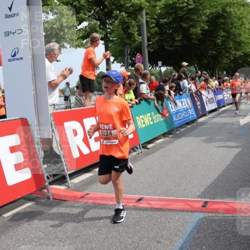 15.06.2025 - REWE Women's Run Strokosch-Dieckow http://msf.ph/oto/7933027 15.06.2025 11:05:23 Ziel 5116, 5202, 5223, 5224, 5321, 5346, 5347, 5401, 5518, 5540, 5557, 5639, 5646, 5690 meine-sportfotos.de