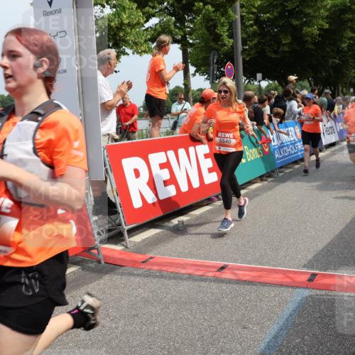 15.06.2025 - REWE Women's Run Strokosch-Dieckow http://msf.ph/oto/7933071 15.06.2025 11:05:29 Ziel 5089, 5103, 5216, 5223, 5224, 5275, 5401, 5431, 5439, 5440, 5444, 5477, 5518, 5540, 5544, 5557, 5646, 5690 meine-sportfotos.de
