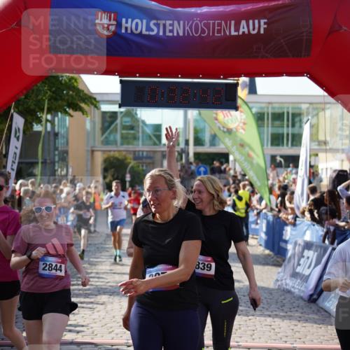 13.06.2025 - Holstenköstenlauf Felixshl http://msf.ph/oto/7933084 13.06.2025 18:02:44 Laufen 2094, 2095, 2138, 2484, 2562, 2782, 2844, 2846, 2975, 2986, 3290, 3610, 3817, 3839, 3904, 3921, 3947, 3976, 3977, 3979 meine-sportfotos.de