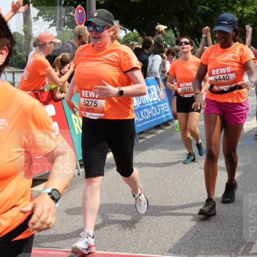 15.06.2025 - REWE Women's Run Strokosch-Dieckow http://msf.ph/oto/7933101 15.06.2025 11:05:31 Ziel 5089, 5103, 5216, 5223, 5260, 5275, 5401, 5431, 5439, 5440, 5444, 5477, 5518, 5540, 5544, 5557, 5646, 5690 meine-sportfotos.de