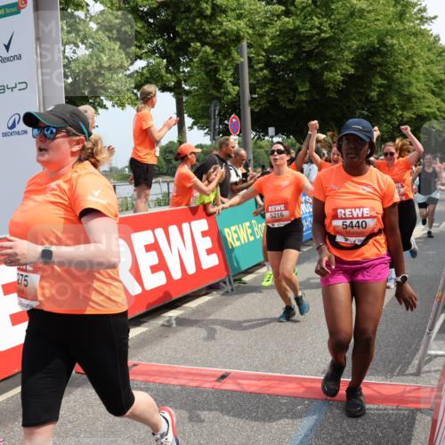 15.06.2025 - REWE Women's Run Strokosch-Dieckow http://msf.ph/oto/7933114 15.06.2025 11:05:32 Ziel 5089, 5103, 5216, 5223, 5260, 5275, 5344, 5401, 5431, 5439, 5440, 5444, 5477, 5518, 5540, 5544, 5557, 5646, 5690 meine-sportfotos.de