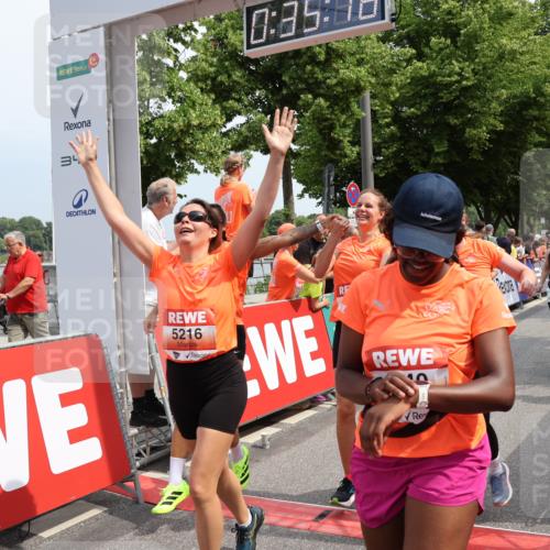 15.06.2025 - REWE Women's Run Strokosch-Dieckow http://msf.ph/oto/7933123 15.06.2025 11:05:33 Ziel 5089, 5103, 5216, 5260, 5275, 5344, 5401, 5431, 5439, 5440, 5444, 5477, 5518, 5540, 5544, 5557, 5604, 5646, 5690 meine-sportfotos.de