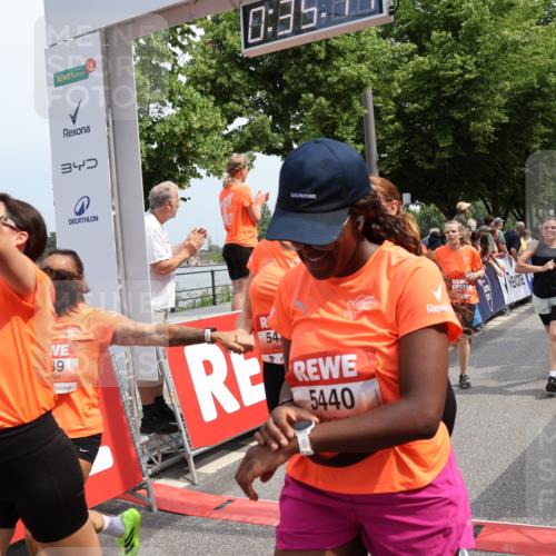 15.06.2025 - REWE Women's Run Strokosch-Dieckow http://msf.ph/oto/7933129 15.06.2025 11:05:33 Ziel 5089, 5103, 5216, 5260, 5275, 5344, 5401, 5431, 5439, 5440, 5444, 5477, 5518, 5540, 5544, 5557, 5604, 5646, 5690 meine-sportfotos.de