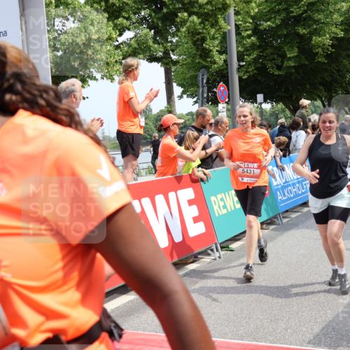 15.06.2025 - REWE Women's Run Strokosch-Dieckow http://msf.ph/oto/7933135 15.06.2025 11:05:34 Ziel 5089, 5103, 5216, 5260, 5275, 5344, 5401, 5431, 5439, 5440, 5444, 5477, 5518, 5540, 5544, 5557, 5604, 5646 meine-sportfotos.de