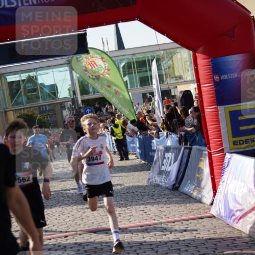 13.06.2025 - Holstenköstenlauf Felixshl http://msf.ph/oto/7933147 13.06.2025 18:02:47 Laufen 2138, 2484, 2562, 2782, 2844, 2846, 2975, 3290, 3610, 3817, 3839, 3904, 3921, 3947, 3977 meine-sportfotos.de