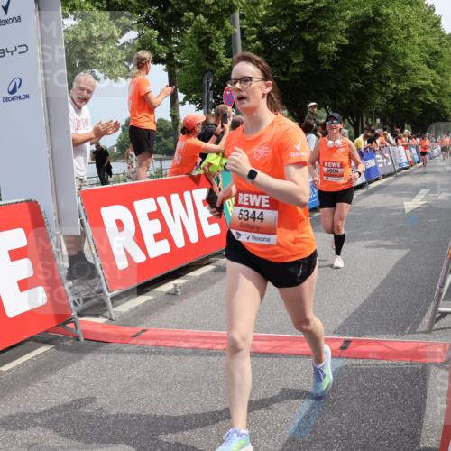 15.06.2025 - REWE Women's Run Strokosch-Dieckow http://msf.ph/oto/7933189 15.06.2025 11:05:39 Ziel 5089, 5103, 5216, 5260, 5344, 5431, 5439, 5544, 5604 meine-sportfotos.de