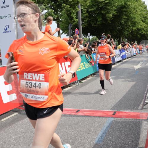 15.06.2025 - REWE Women's Run Strokosch-Dieckow http://msf.ph/oto/7933193 15.06.2025 11:05:39 Ziel 5089, 5103, 5216, 5260, 5344, 5431, 5439, 5544, 5604 meine-sportfotos.de