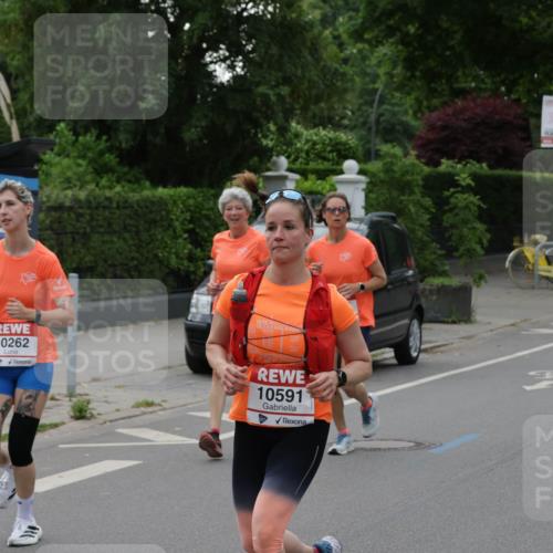 15.06.2025 - REWE Women's Run Jannik Wohlers http://msf.ph/oto/7933198 15.06.2025 08:24:30 Laufen 10262, 10591, 10134 meine-sportfotos.de
