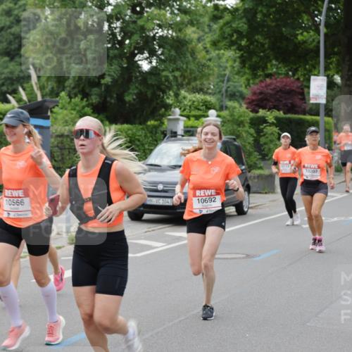 15.06.2025 - REWE Women's Run Jannik Wohlers http://msf.ph/oto/7933234 15.06.2025 08:24:44 Laufen 10566, 1043, 10692, 10113, 10203, 2 meine-sportfotos.de