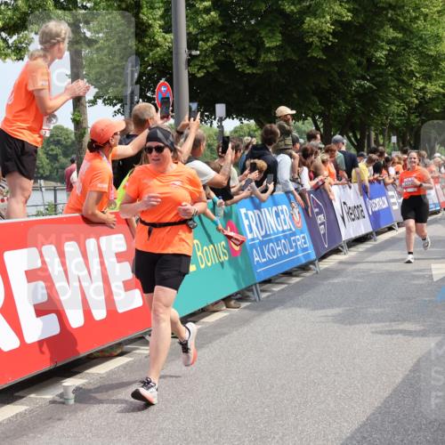 15.06.2025 - REWE Women's Run Strokosch-Dieckow http://msf.ph/oto/7933235 15.06.2025 11:05:46 Ziel 5028, 5146, 5284, 5387, 5388, 5472, 5604, 5668 meine-sportfotos.de