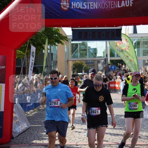 13.06.2025 - Holstenköstenlauf Felixshl http://msf.ph/oto/7933246 13.06.2025 18:02:51 Laufen 2484, 2562, 2782, 2975, 3018, 3257, 3290, 3295, 3610, 3664, 3665, 3817, 3921, 3977 meine-sportfotos.de