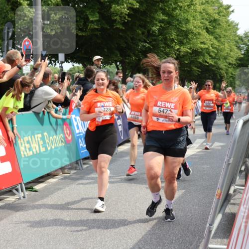 15.06.2025 - REWE Women's Run Strokosch-Dieckow http://msf.ph/oto/7933273 15.06.2025 11:05:49 Ziel 5005, 5028, 5146, 5284, 5387, 5388, 5472, 5553, 5668 meine-sportfotos.de