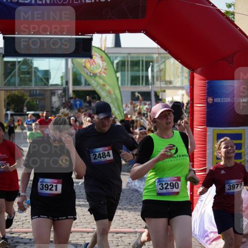13.06.2025 - Holstenköstenlauf Felixshl http://msf.ph/oto/7933287 13.06.2025 18:02:52 Laufen 2484, 2782, 2975, 3018, 3257, 3290, 3295, 3610, 3664, 3665, 3817, 3921, 3949, 3977 meine-sportfotos.de