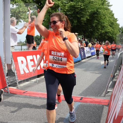 15.06.2025 - REWE Women's Run Strokosch-Dieckow http://msf.ph/oto/7933313 15.06.2025 11:05:52 Ziel 5005, 5028, 5146, 5195, 5261, 5284, 5298, 5387, 5388, 5472, 5553, 5668 meine-sportfotos.de