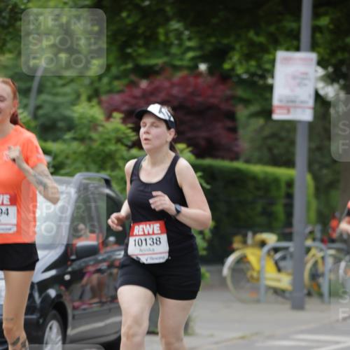 15.06.2025 - REWE Women's Run Jannik Wohlers http://msf.ph/oto/7933345 15.06.2025 08:24:56 Laufen 94, 10138 meine-sportfotos.de