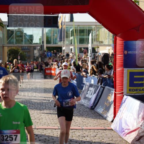 13.06.2025 - Holstenköstenlauf Felixshl http://msf.ph/oto/7933358 13.06.2025 18:03:00 Laufen 2104, 3018, 3150, 3257, 3295, 3300, 3664, 3665, 3949 meine-sportfotos.de