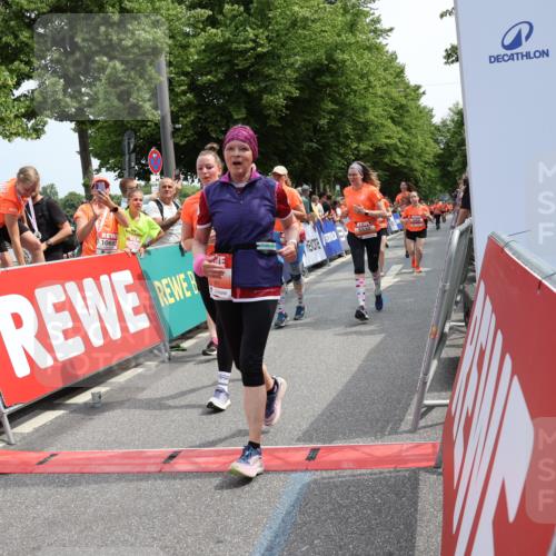 15.06.2025 - REWE Women's Run Strokosch-Dieckow http://msf.ph/oto/7933438 15.06.2025 11:06:01 Ziel 5189, 5195, 5212, 5261, 5265, 5270, 5285, 5298, 5450, 5468, 5522, 5530, 5553, 5559, 5636 meine-sportfotos.de