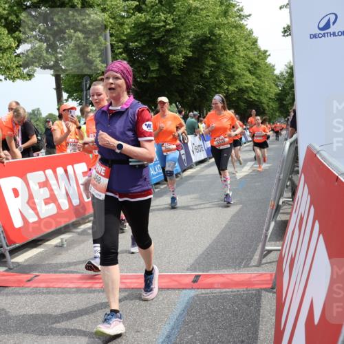 15.06.2025 - REWE Women's Run Strokosch-Dieckow http://msf.ph/oto/7933444 15.06.2025 11:06:02 Ziel 5189, 5195, 5212, 5261, 5265, 5270, 5285, 5298, 5450, 5468, 5522, 5530, 5553, 5559, 5636 meine-sportfotos.de