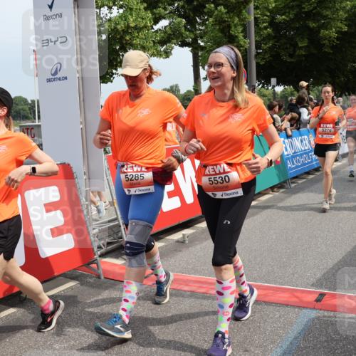 15.06.2025 - REWE Women's Run Strokosch-Dieckow http://msf.ph/oto/7933464 15.06.2025 11:06:03 Ziel 5189, 5195, 5212, 5261, 5265, 5270, 5285, 5298, 5450, 5468, 5522, 5530, 5559, 5602, 5636 meine-sportfotos.de