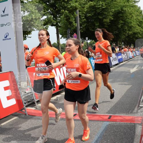 15.06.2025 - REWE Women's Run Strokosch-Dieckow http://msf.ph/oto/7933488 15.06.2025 11:06:05 Ziel 5189, 5212, 5261, 5265, 5270, 5285, 5298, 5450, 5468, 5522, 5530, 5559, 5602, 5636 meine-sportfotos.de