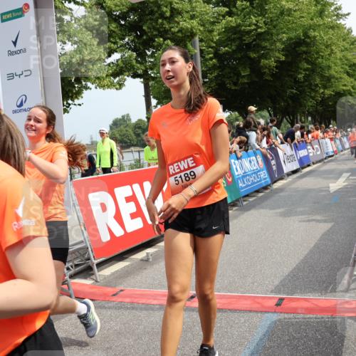 15.06.2025 - REWE Women's Run Strokosch-Dieckow http://msf.ph/oto/7933498 15.06.2025 11:06:06 Ziel 5189, 5212, 5265, 5270, 5285, 5450, 5468, 5522, 5530, 5559, 5602, 5636 meine-sportfotos.de