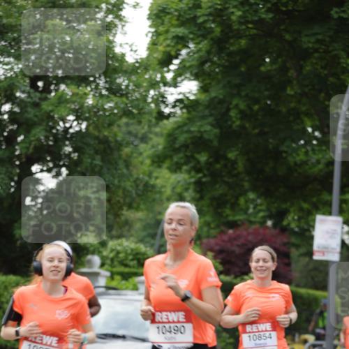 15.06.2025 - REWE Women's Run Jannik Wohlers http://msf.ph/oto/7933500 15.06.2025 08:25:15 Laufen 10372, 1043, 10490, 57, 10854 meine-sportfotos.de