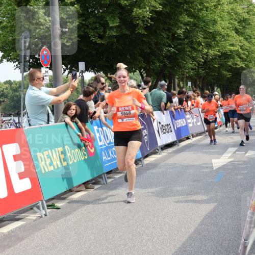 15.06.2025 - REWE Women's Run Strokosch-Dieckow http://msf.ph/oto/7933585 15.06.2025 11:06:15 Ziel 5013, 5029, 5288, 5374, 5424, 5517, 5556, 5602, 5666 meine-sportfotos.de