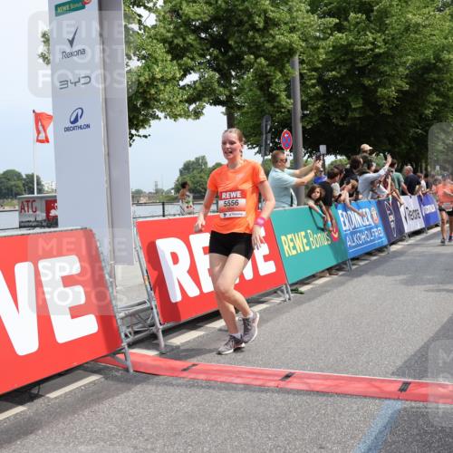 15.06.2025 - REWE Women's Run Strokosch-Dieckow http://msf.ph/oto/7933605 15.06.2025 11:06:16 Ziel 5013, 5029, 5257, 5288, 5374, 5424, 5517, 5556, 5602, 5666 meine-sportfotos.de