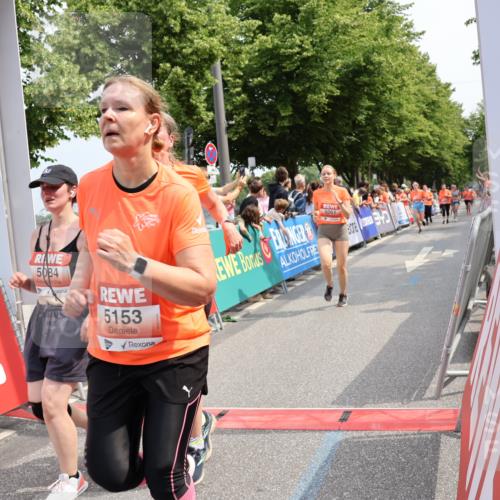 15.06.2025 - REWE Women's Run Strokosch-Dieckow http://msf.ph/oto/7933732 15.06.2025 11:06:32 Ziel 5061, 5084, 5153, 5324, 5356, 5606 meine-sportfotos.de