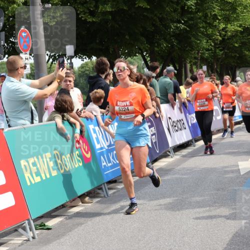 15.06.2025 - REWE Women's Run Strokosch-Dieckow http://msf.ph/oto/7933754 15.06.2025 11:06:37 Ziel 5061, 5084, 5101, 5153, 5238, 5324, 5339, 5340, 5356, 5437, 5606 meine-sportfotos.de