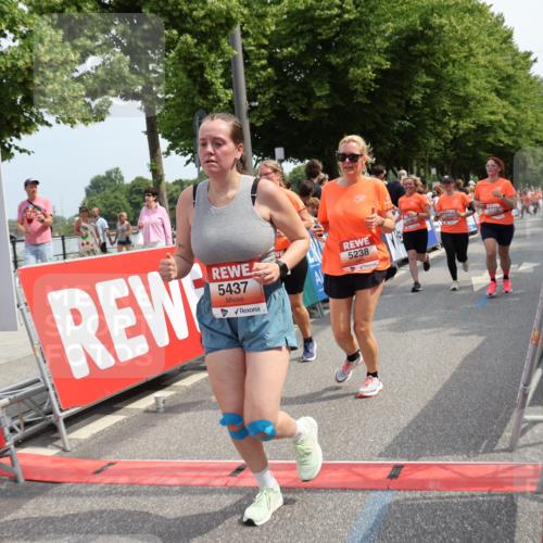15.06.2025 - REWE Women's Run Strokosch-Dieckow http://msf.ph/oto/7933834 15.06.2025 11:06:42 Ziel 5046, 5049, 5070, 5101, 5238, 5324, 5339, 5340, 5437 meine-sportfotos.de