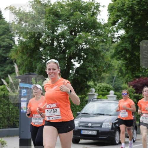 15.06.2025 - REWE Women's Run Jannik Wohlers http://msf.ph/oto/7933885 15.06.2025 08:25:28 Laufen 10435, 10183, 1043 meine-sportfotos.de