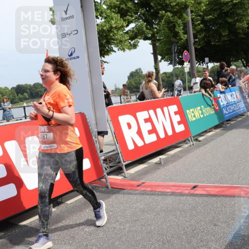 15.06.2025 - REWE Women's Run Strokosch-Dieckow http://msf.ph/oto/7933952 15.06.2025 11:06:58 Ziel 5080, 5159, 5187, 5367, 5506, 5555, 5618 meine-sportfotos.de