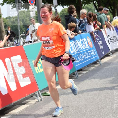 15.06.2025 - REWE Women's Run Strokosch-Dieckow http://msf.ph/oto/7933962 15.06.2025 11:06:59 Ziel 5080, 5159, 5187, 5367, 5506, 5555, 5618 meine-sportfotos.de