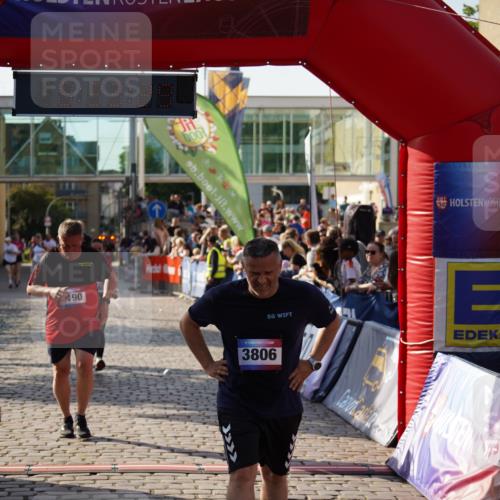 13.06.2025 - Holstenköstenlauf Felixshl http://msf.ph/oto/7933976 13.06.2025 18:03:30 Laufen 2358, 2442, 2481, 2909, 3080, 3190, 3294, 3779, 3806 meine-sportfotos.de