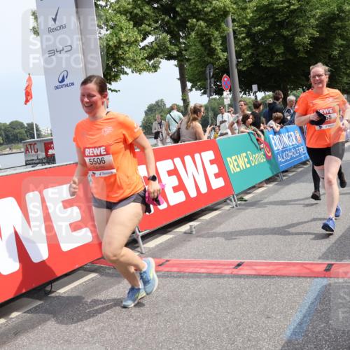 15.06.2025 - REWE Women's Run Strokosch-Dieckow http://msf.ph/oto/7933985 15.06.2025 11:07:00 Ziel 5080, 5159, 5187, 5367, 5506, 5555, 5618 meine-sportfotos.de