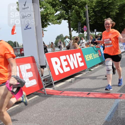 15.06.2025 - REWE Women's Run Strokosch-Dieckow http://msf.ph/oto/7933996 15.06.2025 11:07:00 Ziel 5080, 5159, 5187, 5367, 5506, 5555, 5618 meine-sportfotos.de